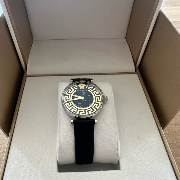 VERSACE
Greca Chic Quartz Black Women's Watch - Picture 10 of 11